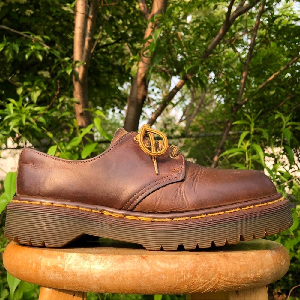 Vintage 90s Dr. Martens brown 1561/34 chunky platform leather lace up Oxfords.